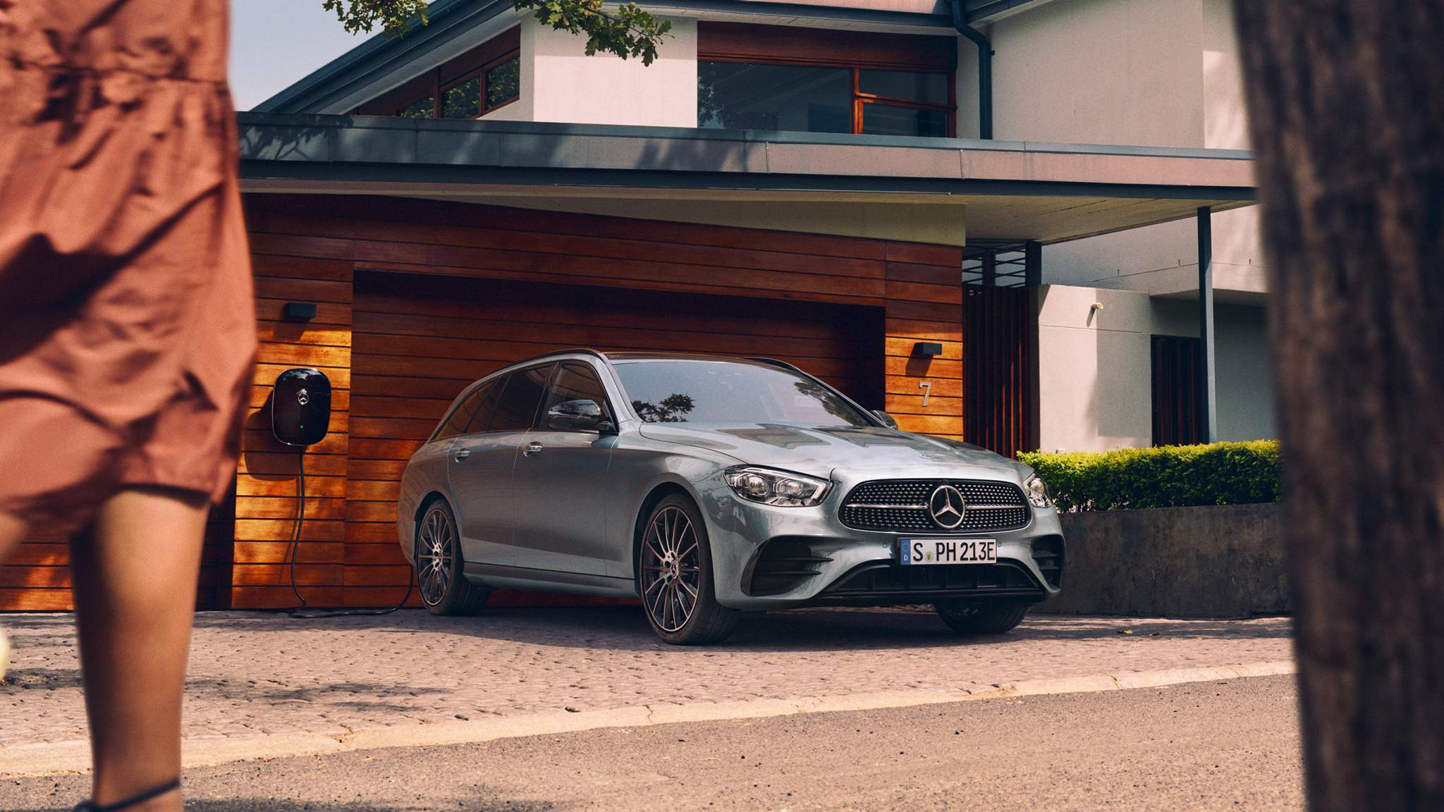 MERCEDES E-CLASS CHAUFFEUR