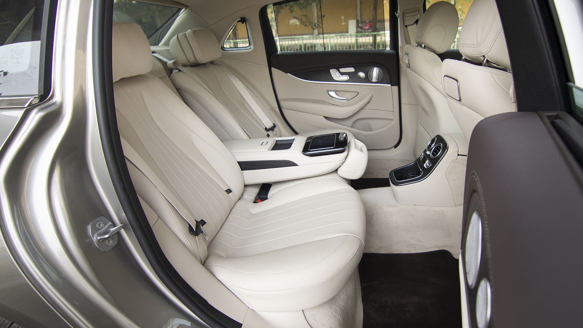 MERCEDES E-CLASS CHAUFFEUR